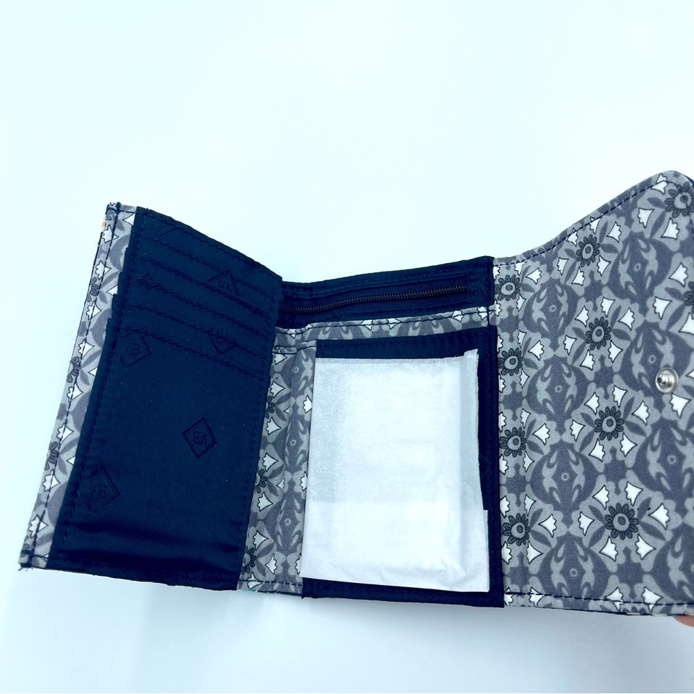 Vera Bradley RFID Riley Compact Wallet in Recycled Cotton Plants NWT - Picture 6 of 10